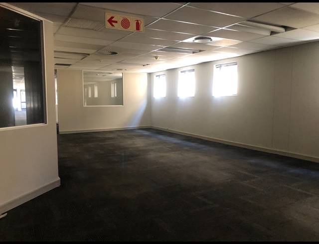 1,433M² OFFICE TO LET IN WAVERLEY